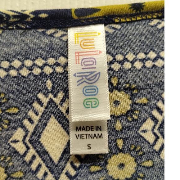 Lularoe Size Small Lyanne Long Sleeve Geometric Aztec Round Neck Navy Tunic Top - Picture 5 of 6